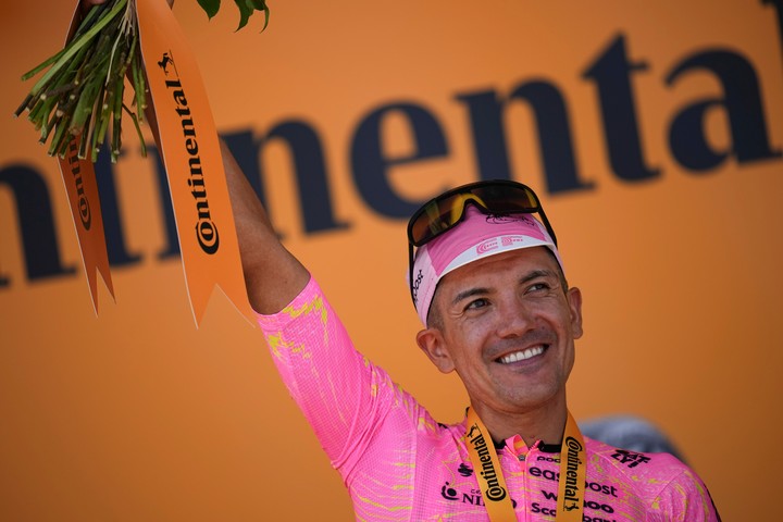  Tour de Francia: ¡Richard Carapaz ganó la etapa 17 y lo celebra Ecuador!