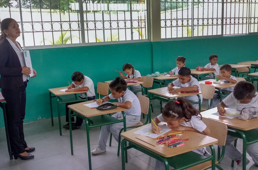  Ministerio de Educación abre proceso para reubicar a docentes del régimen Sierra-Amazonía