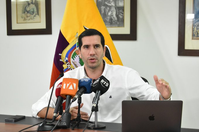  Ministro Luque es denunciado por supuesto tráfico de influencia