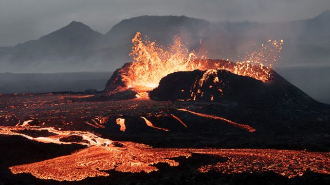  Ecuador busca aprovechar energía de los volcanes activos