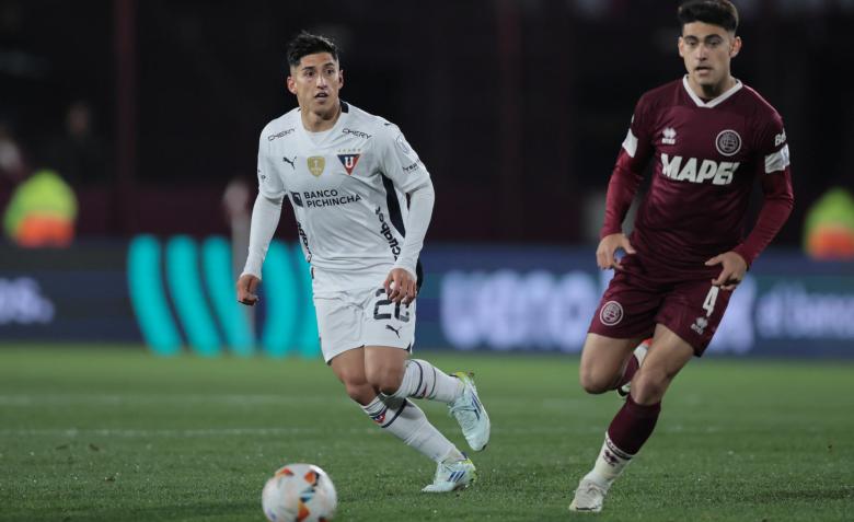  Lanús despacha a Liga de Quito y enfrentará al DIM en los cuartos de final