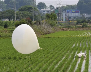  Seúl acusa a Corea del Norte de lanzarle más globos con basura