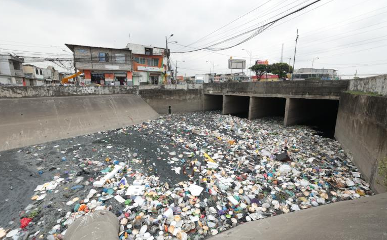  El espacio público de Guayaquil agoniza ante un municipio «indolente»