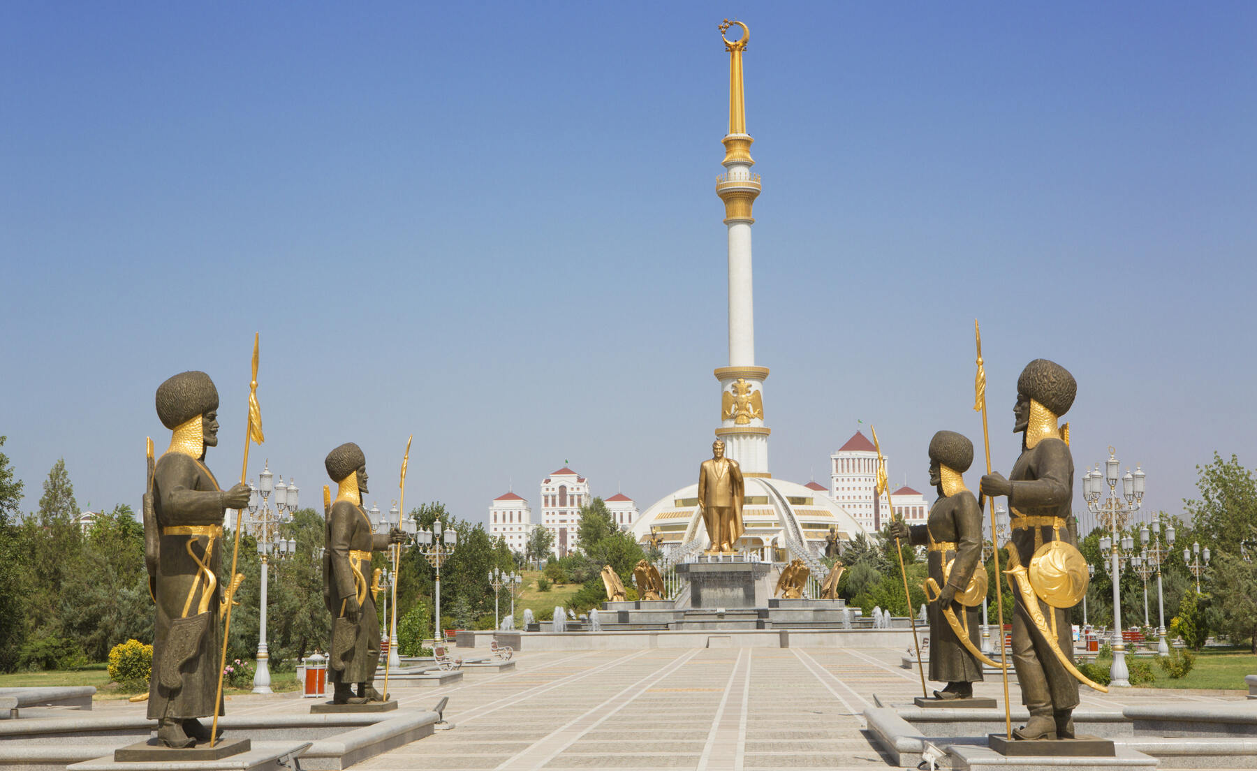  Turkmenistán, una nación donde todos los autos son blancos para congeniar con la arquitectura