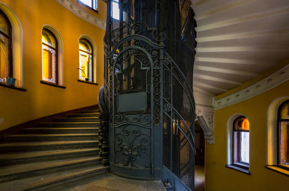  La Jaula de Faraday o por qué tu teléfono no funciona en un ascensor