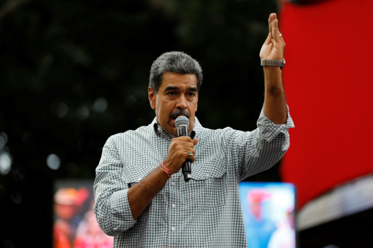  Maduro dice que “respeta” decisión de González Urrutia de irse del país