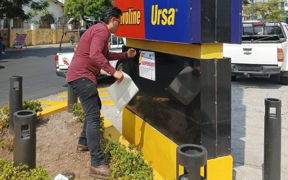  La ARCH clausuró en Guayaquil una gasolinera de Aquiles Álvarez