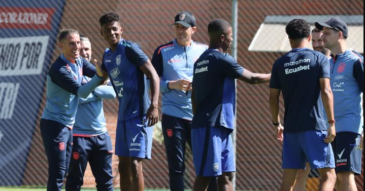  Ecuador vs. Brasil: La Tricolor entrenó entre ‘bautizos’ y sonrisas