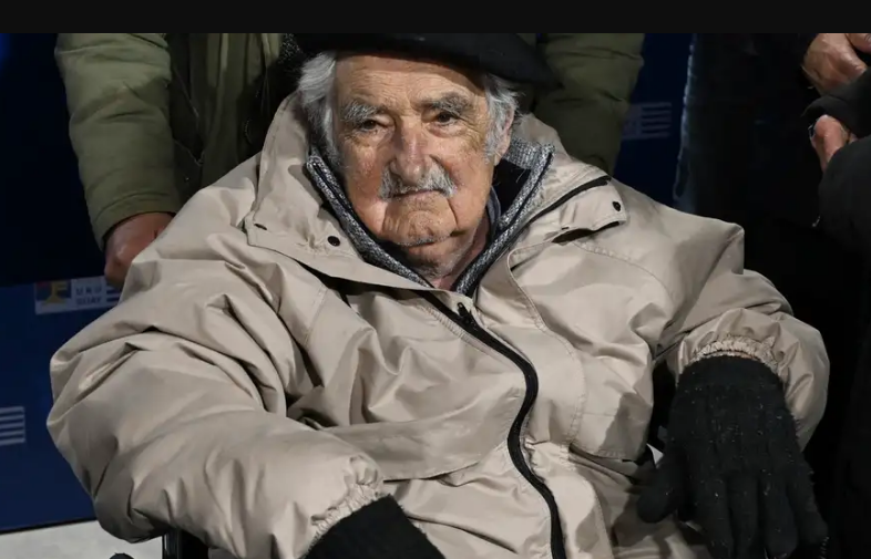  Operan al expresidente uruguayo José Mujica, le hacen una gastroestomía