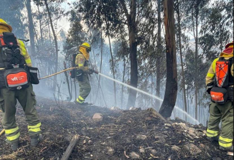  Bomberos de Quito alertan sobre nuevos incendios en el valle de Tumbaco