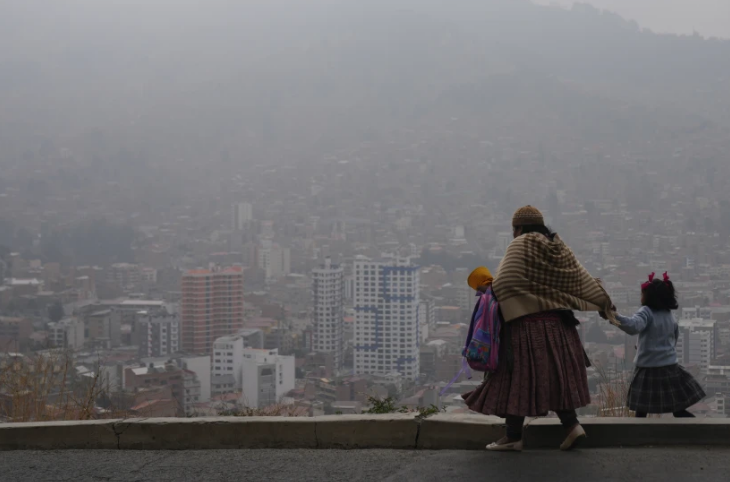  Bolivia bombardea nubes para provocar lluvias y combatir incendios