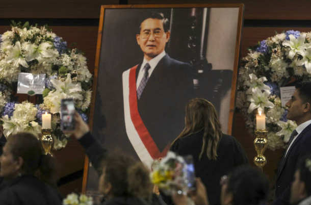  Peruanos despiden al expresidente Alberto Fujimori en Lima