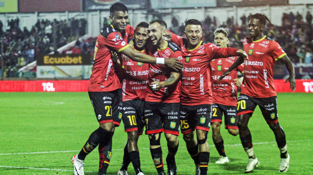  Deportivo Cuenca derrota a Barcelona SC al marcarle gol en el primer minuto