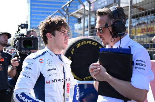  Franco Colapinto, el piloto argentino de F1, va por un nuevo desafío en Singapur