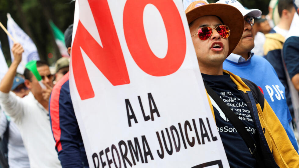  México: dos jueces ordenan suspender el debate de la reforma judicial