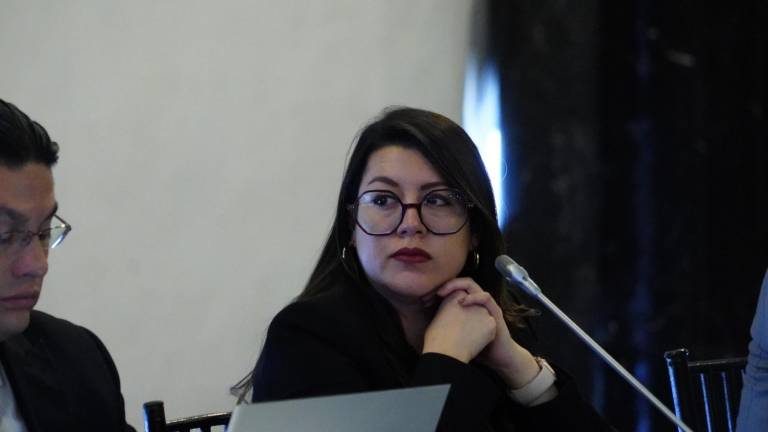  Asamblea abre juicio político contra exministra Andrea Arrobo