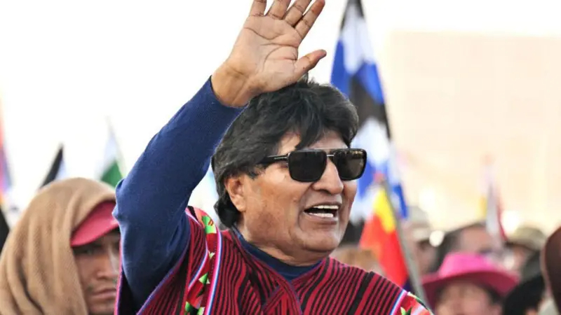  Evo Morales denuncia un ataque contra el vehículo en el que viajaba