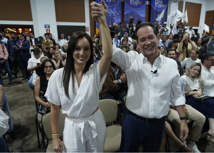  Binomio presidencial de Henry Cucalón y Carla Larrea, calificado por el CNE