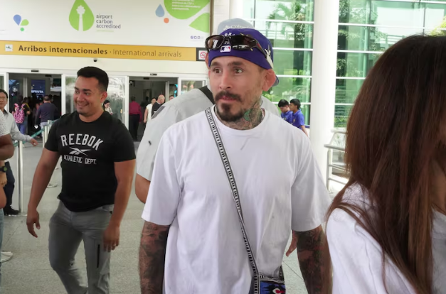  Marlon ‘Chito’ Vera disfruta sus vacaciones, juega fútbol en las calles de Guayaquil