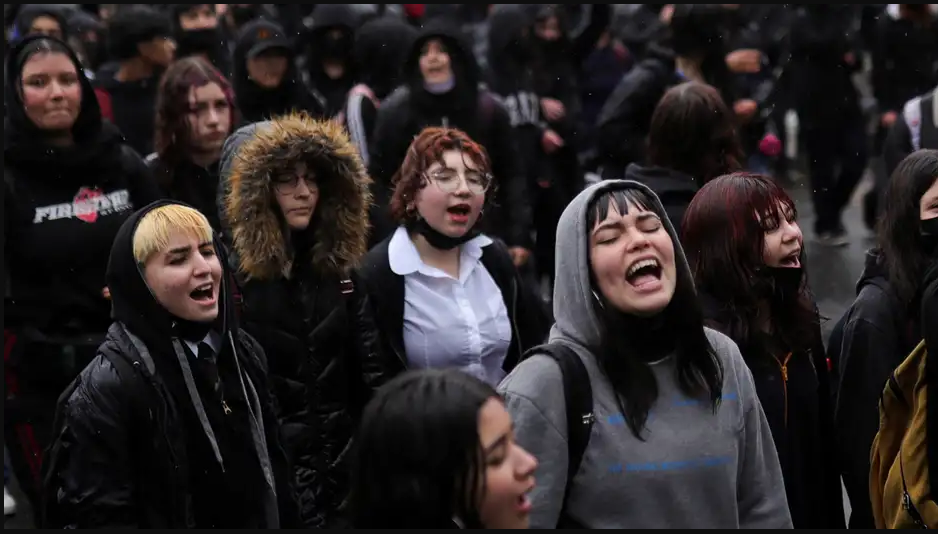  El presidente Boric anuncia condonación de la deuda universitaria en Chile