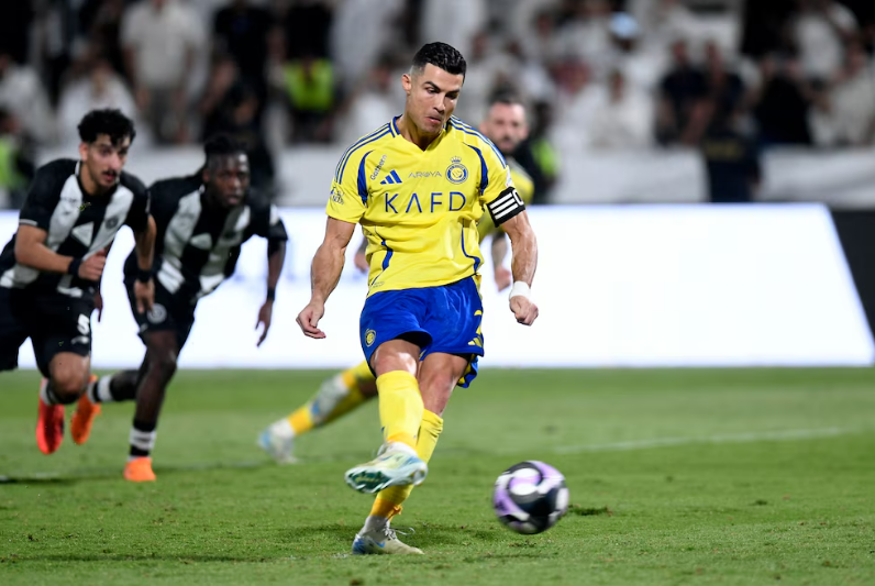  Cristiano Ronaldo anota el gol de la victoria de Al Nassr en un partido vibrante