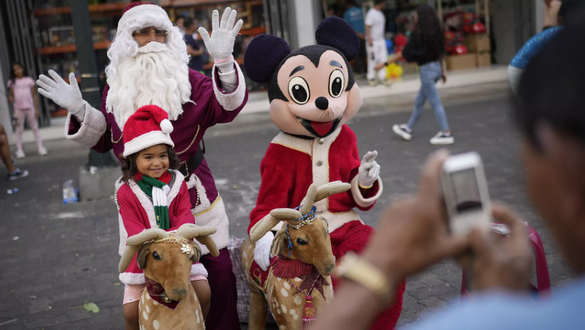  Maduro distrae la atención de los venezolanos con su Navidad «propagandística»