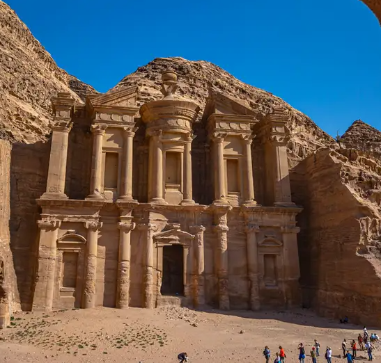  Hallan tumba bajo escenario de «Indiana Jones» en Petra