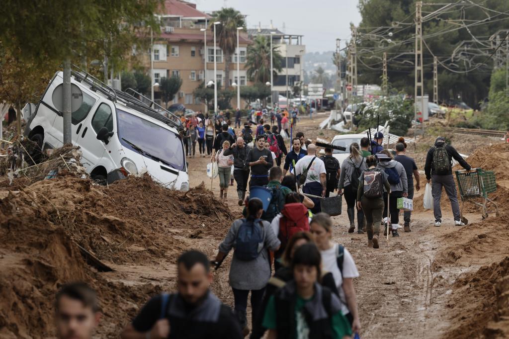  El Gobierno valenciano descarta dimisiones mientras crece el enojo