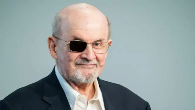  India quita veto a «Los versos satánicos» de Salman Rushdie