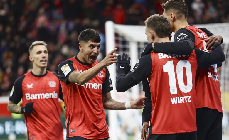  Leverkusen golea 5-2 a Heidenheim: Piero Hincapié jugó todo el partido