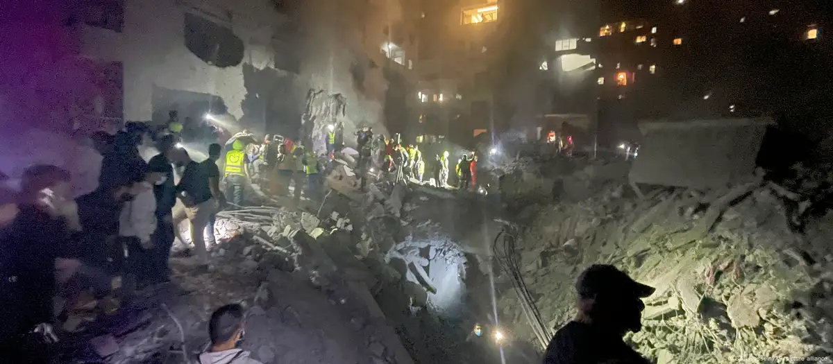  Fuertes bombardeos nocturnos causan destrucción en Beirut