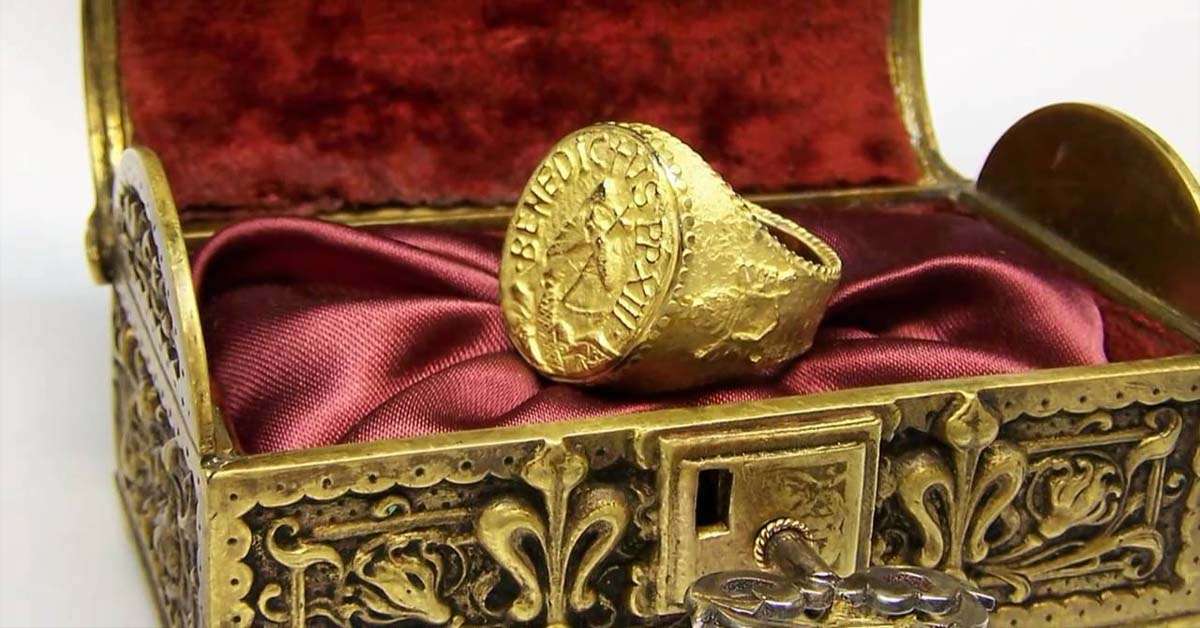  La historia de las piedras preciosas en la religión desde el pectoral de Aarón hasta el anillo del Papa