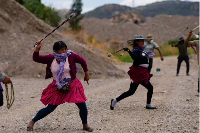  Seguidores de Evo Morales tomaron cuarteles y mantienen bloqueos de vías