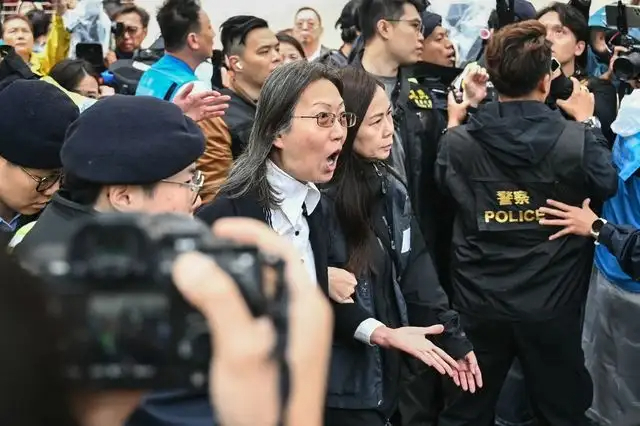  Hong Kong: condenan a prisión a 45 activistas prodemocracia