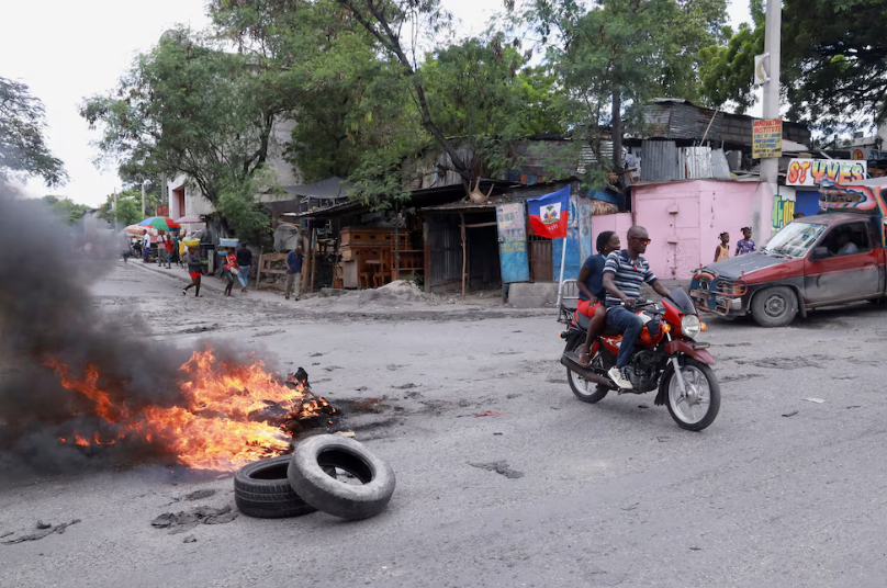  Más de 20.000 personas huyen de Haití en  4 días por la violencia de las pandillas