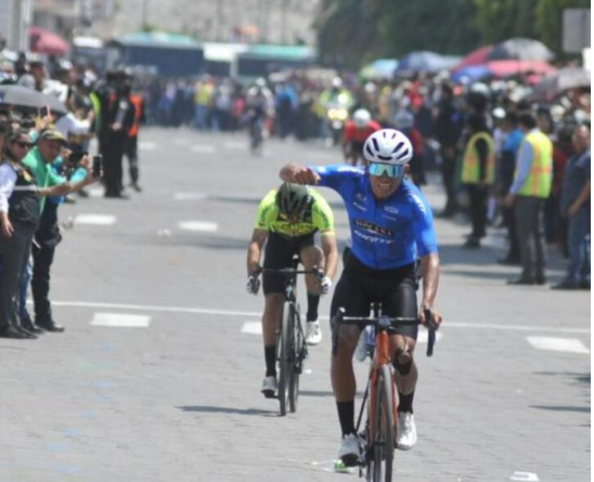  Alausí vibra con la victoria de Steven Haro en la etapa 3 de la Vuelta al Ecuador