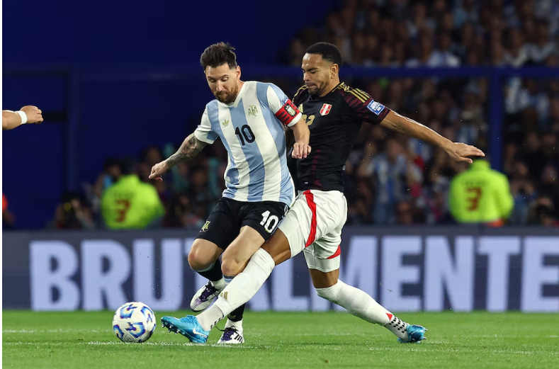  Argentina venció 1-0 a Perú y cerró 2024 como líder de las Eliminatorias