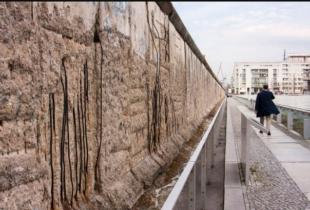  Alemania llama a la unidad de Europa en el aniversario 35º de la caída del Muro de Berlín