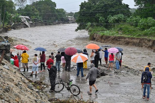  Más de 100.000 afectados en Centroamérica por la tormenta tropical Sara