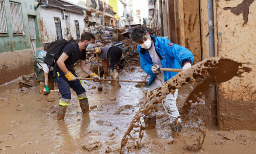  Existe riesgo de epidemias en zonas afectadas por las inundaciones en Valencia