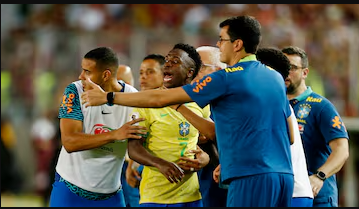  Venezuela empata ante Brasil en una noche aciaga para Vinicius Jr.