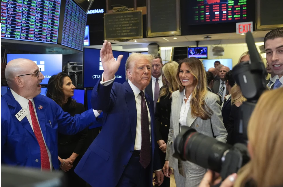  Trump toca campana en Wall Street y Time lo nombra Persona del Año