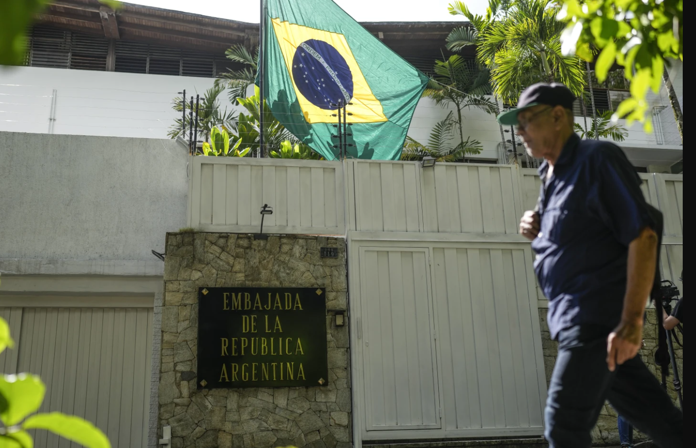  Un opositor venezolano abandona embajada argentina en Caracas