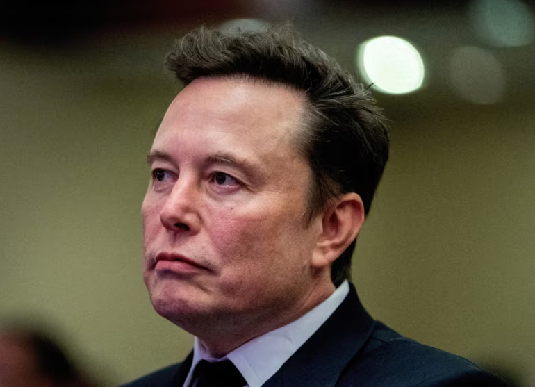  Elon Musk promete defender programa visas H-1B que permite trabajar a inmigrantes en EE.UU.