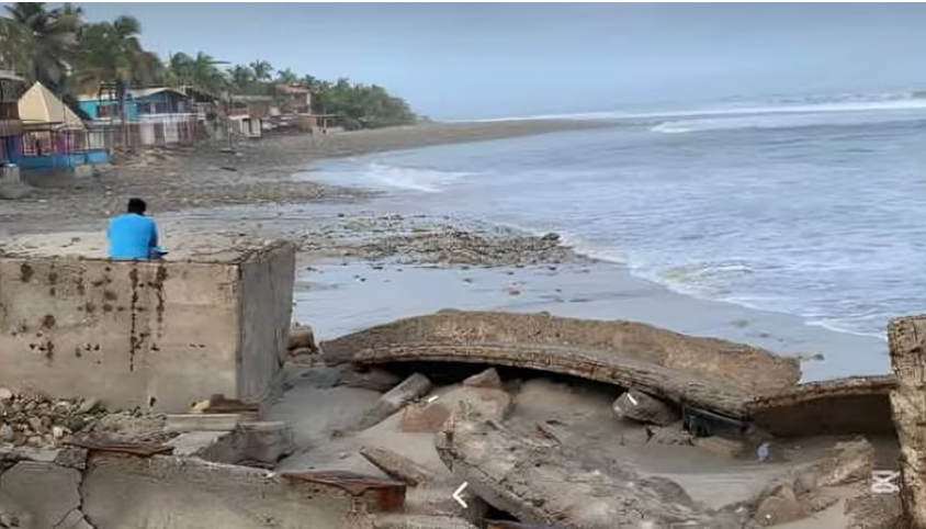  Desaparece la playa de Máncora por fuerte oleaje: “Ahora hay piedras”