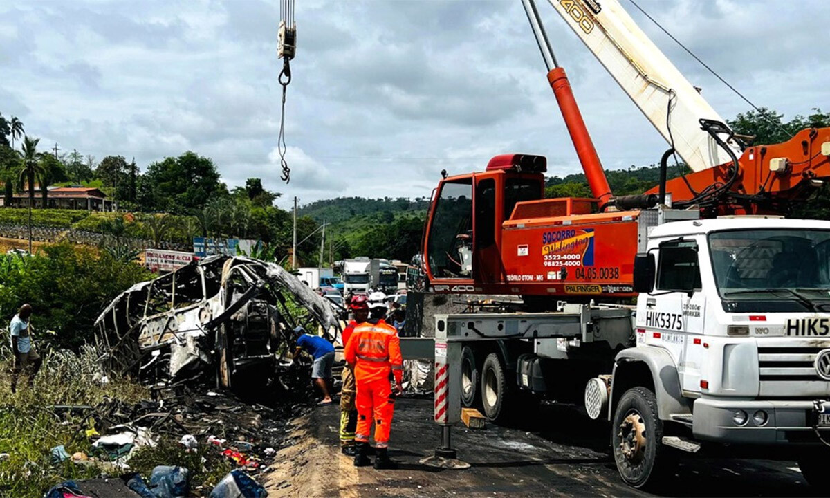  Trágico accidente de un ómnibus en Brasil: hay al menos 38 muertos