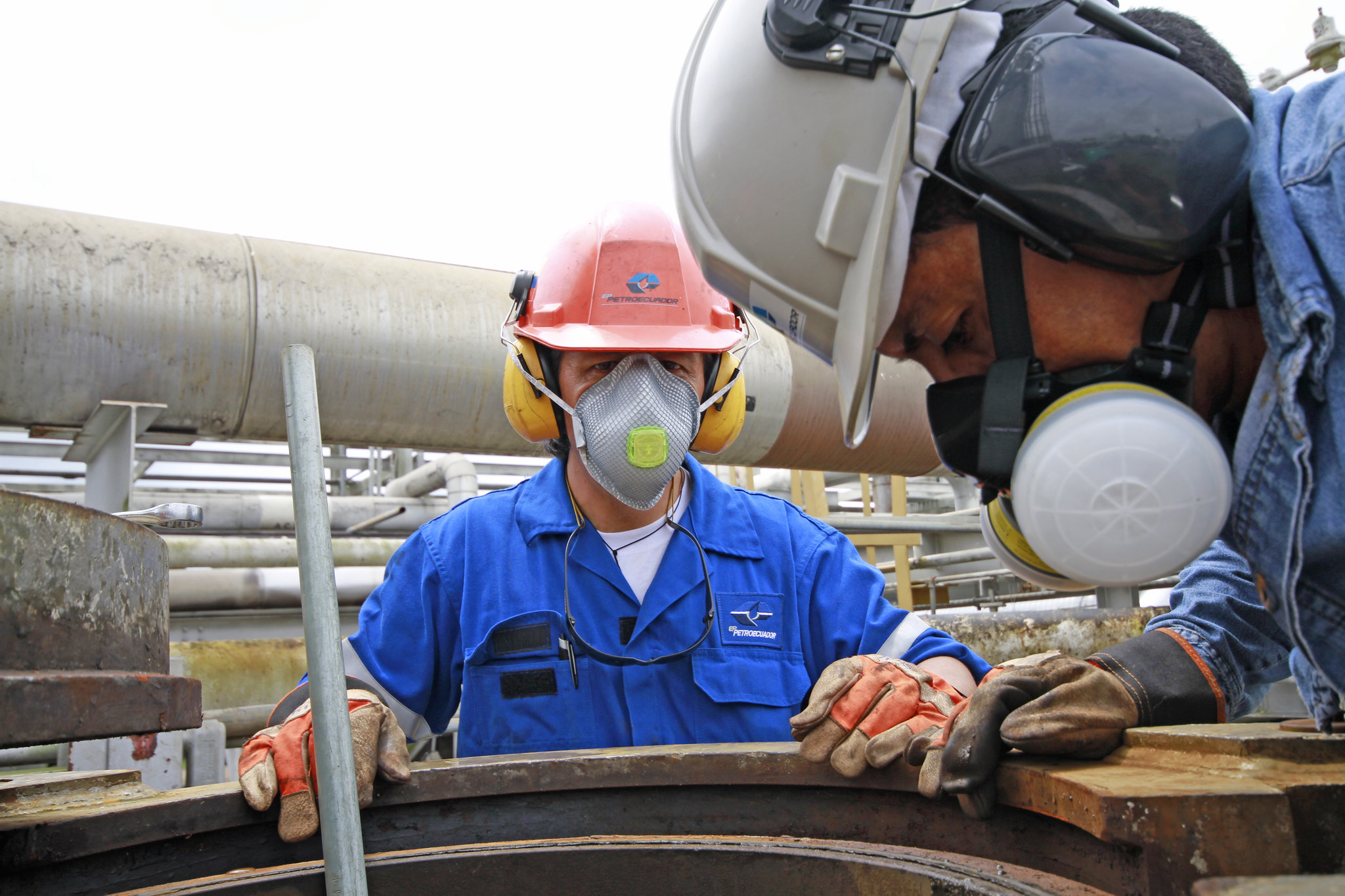  La actividad petrolera decae en Ecuador y crecen los negocios ilícitos