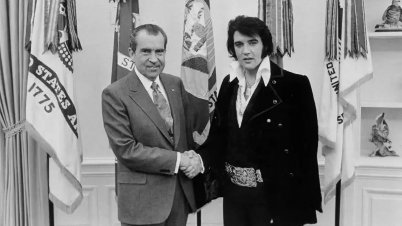  El día que Elvis Presley le quiso regalar una pistola a Richard Nixon